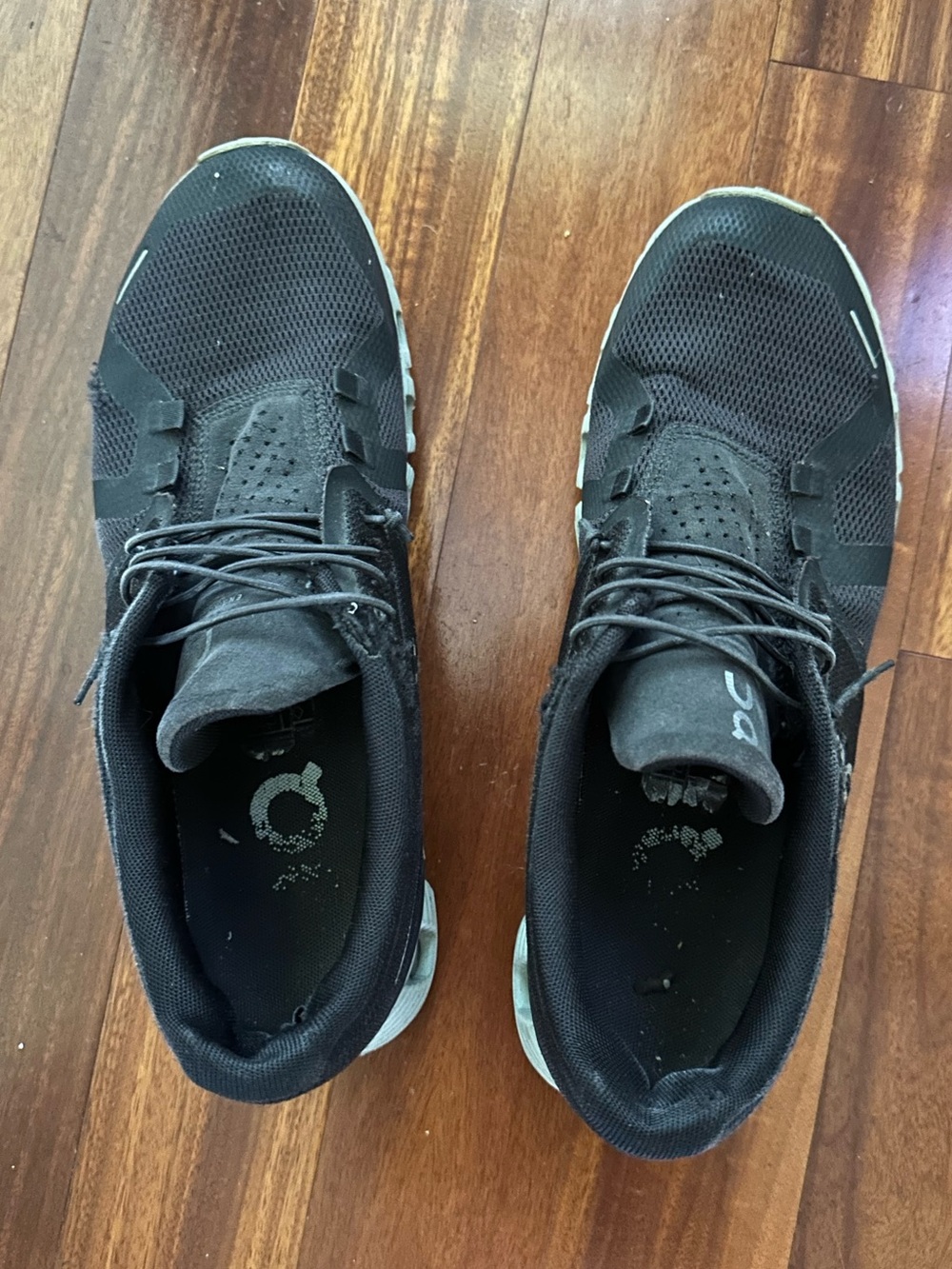 On Cloud Running Womens  Black Low-Profile Athletic Sneakers
